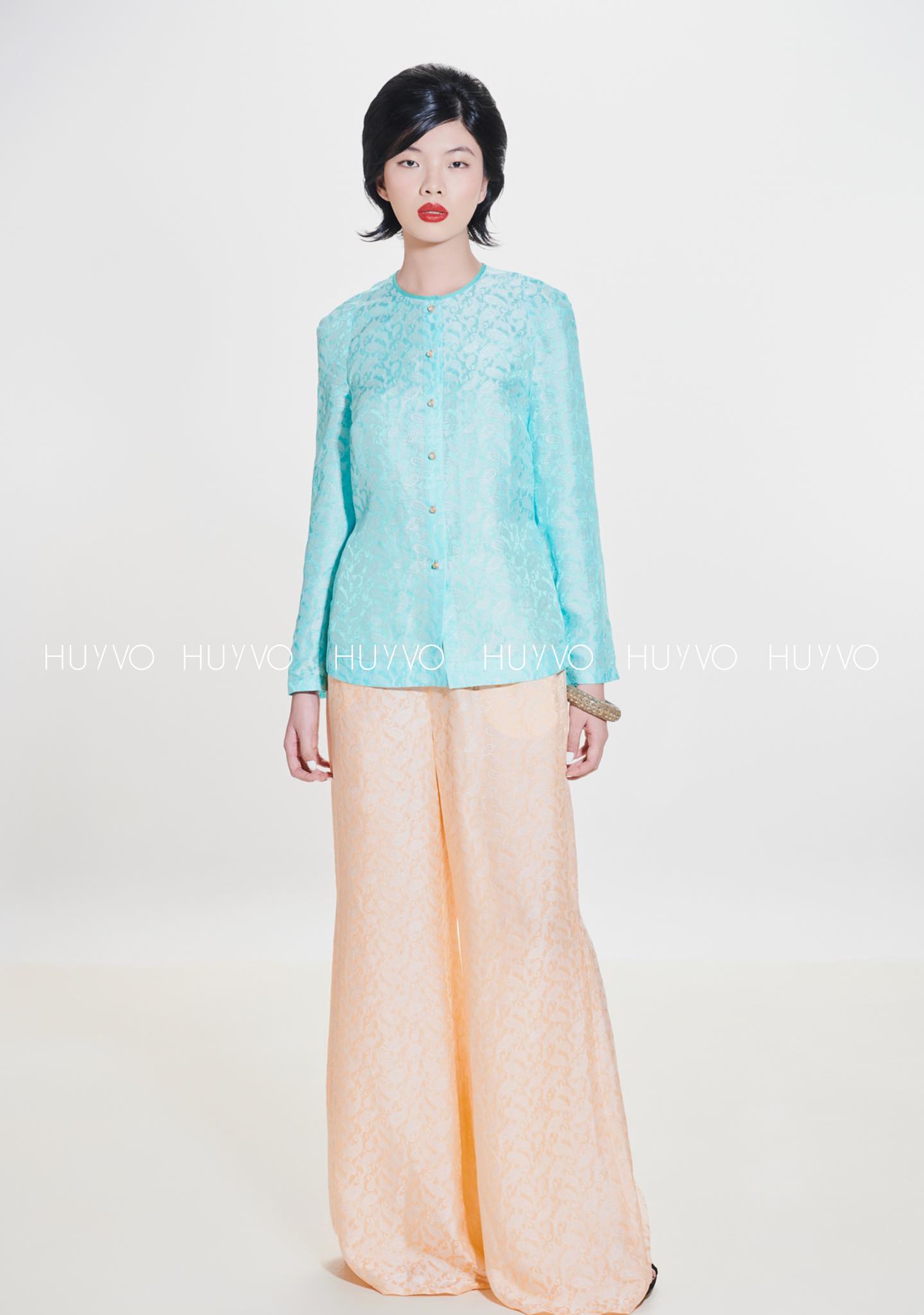 THE BÀ BA MADAMOISELLE CHỊ HAI