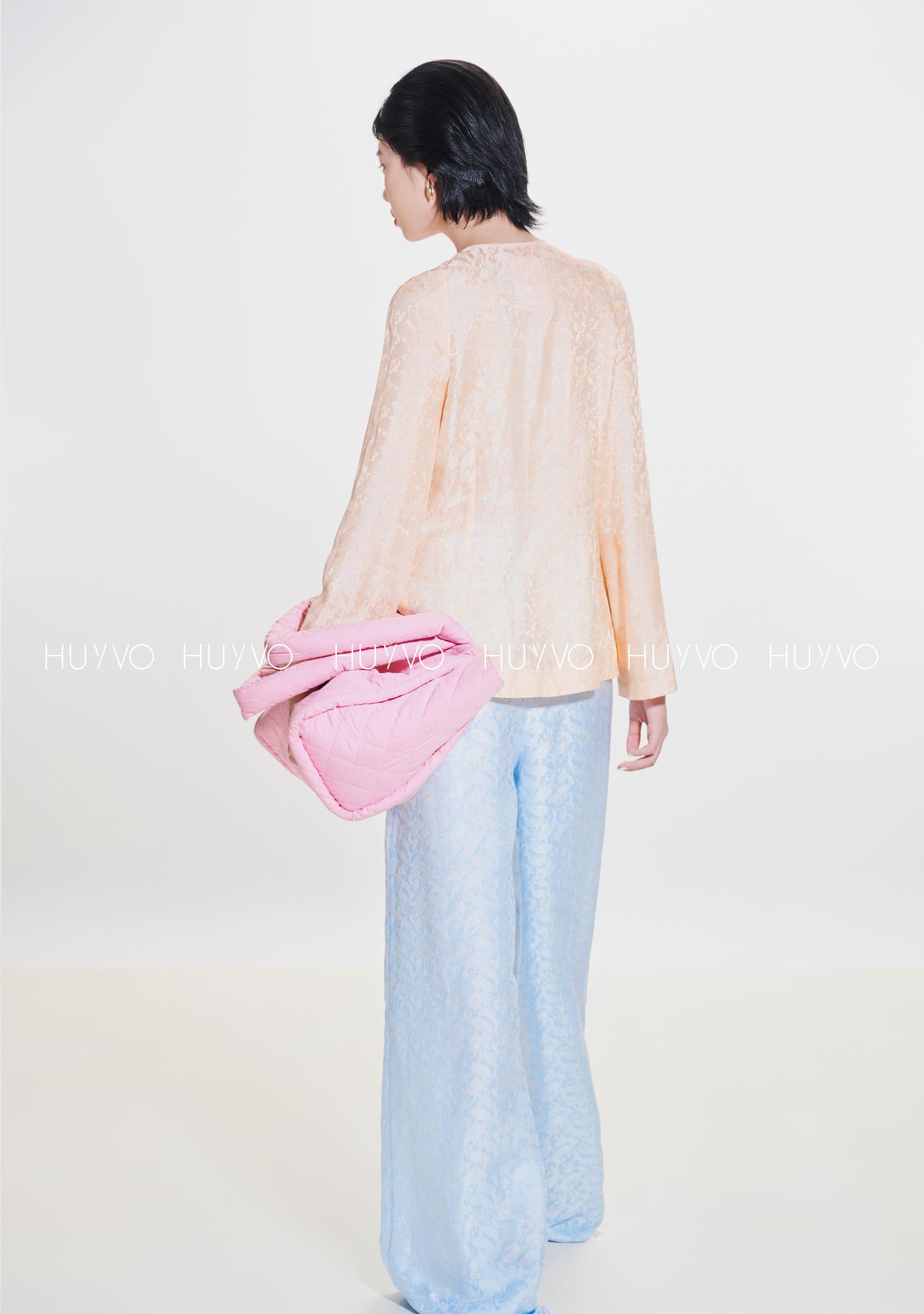 THE BÀ BA MADEMOISELLE CHỊ NĂM