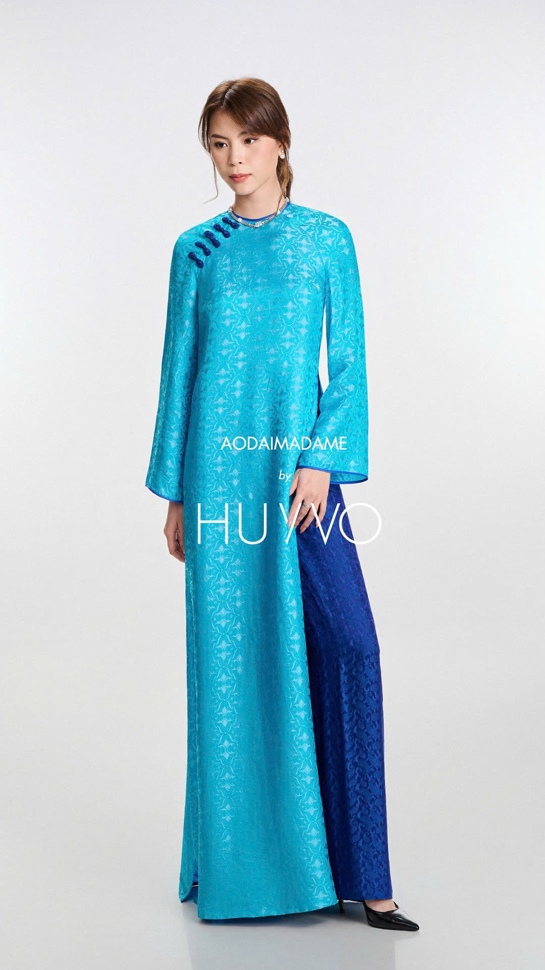 The Blue Royal – Abloom